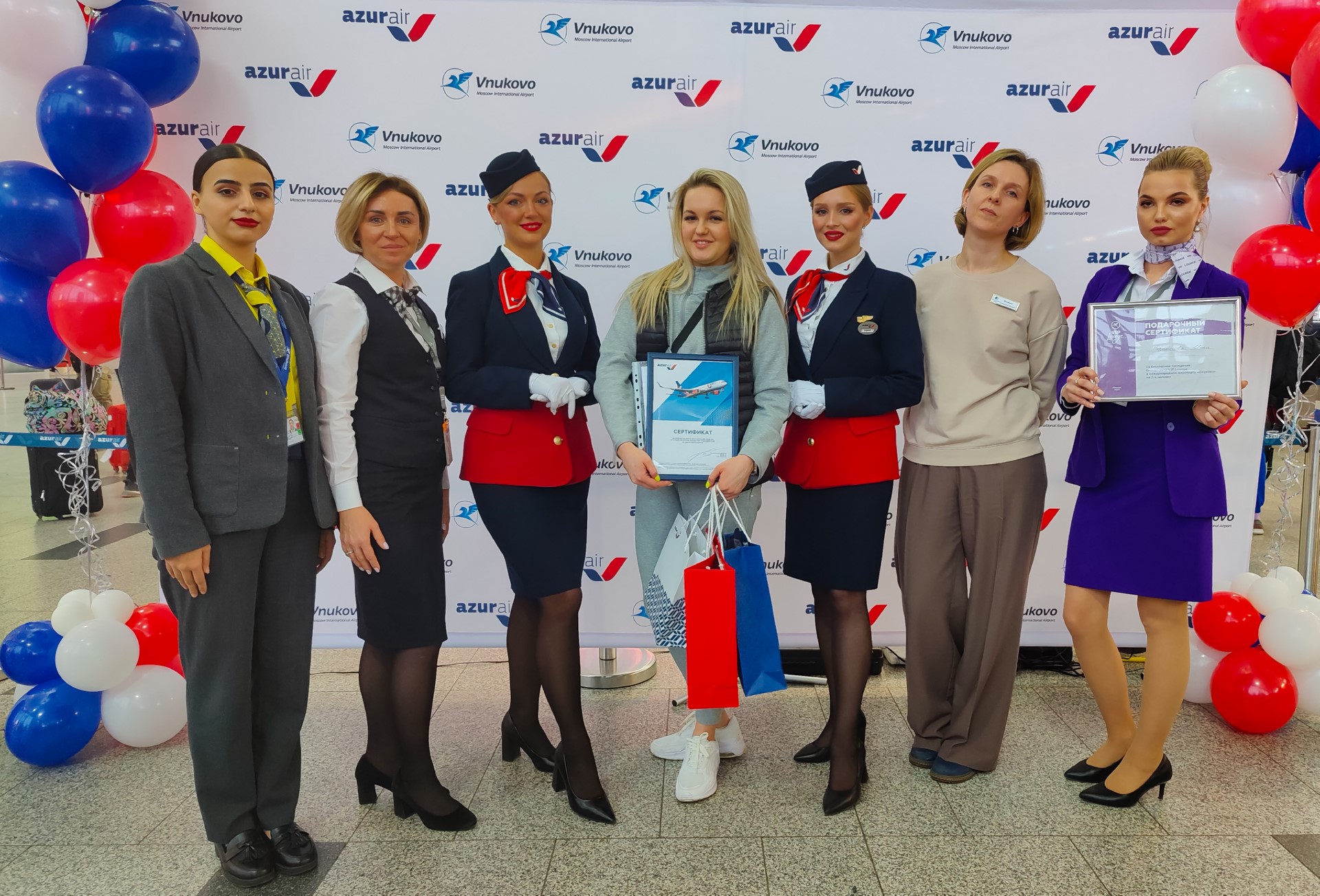 Новости эйр. Азур Эйр сотрудники компании. Azur Air офис в Москве. Аэропорт Внуково офис Azur Air. Аэропорт Внуково пассажирский сервис.