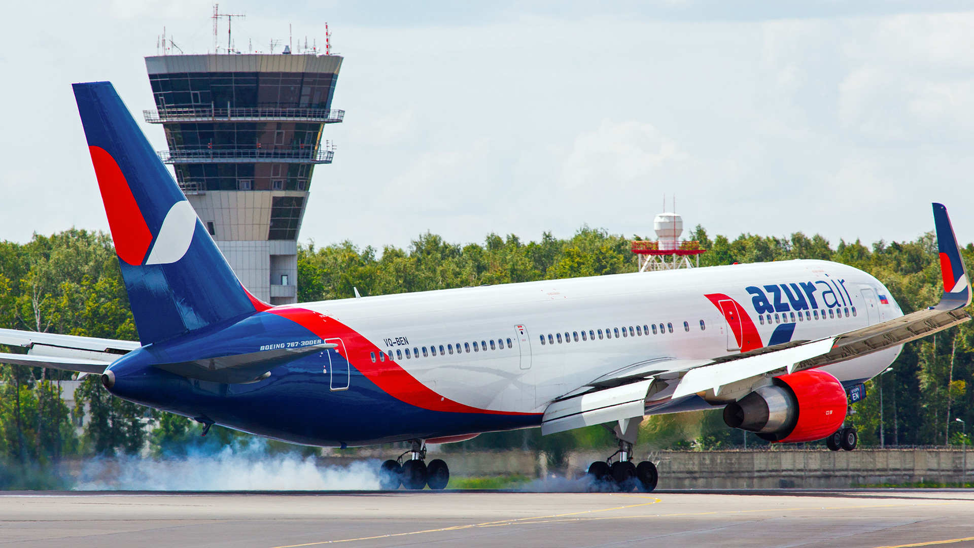 Boeing 767 300 air. Боинг-767-300 Азур-Эйр. Azur Air самолеты. Черный самолет Азур Эйр. VQ-beo.