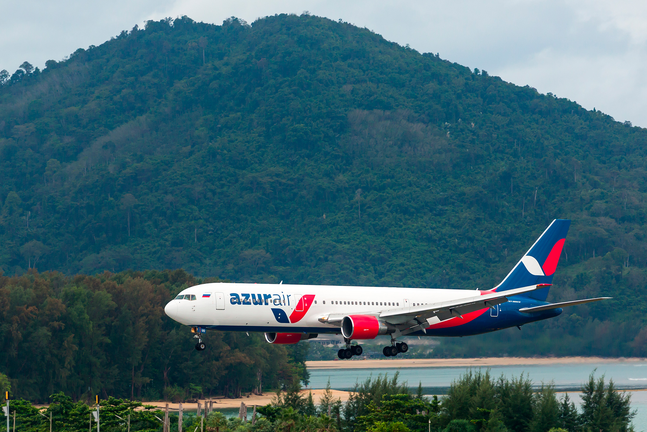 Azur фото. Авиакомпания Азур самолеты. Авиакомпания Азур Эйр. VP-BYD Azur Air. Azur Air чартер.