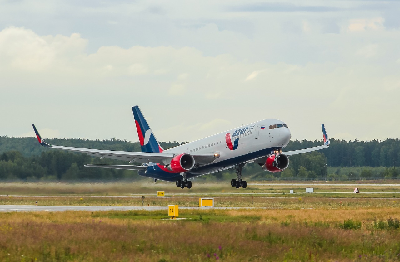 Аир россии. Azur Air авиакомпания. Авиакомпания Азур Эйр (Azur Air). Азур АИР пилоты. Azur Air фото.